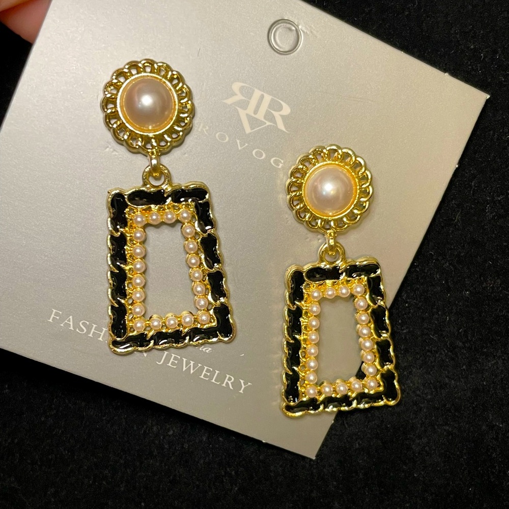 NWT Pearl Black Enamel Gold Drop Earrings Preppy Vintage Style